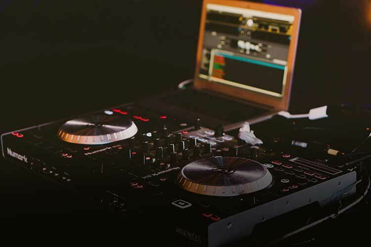 Dj-Equipment